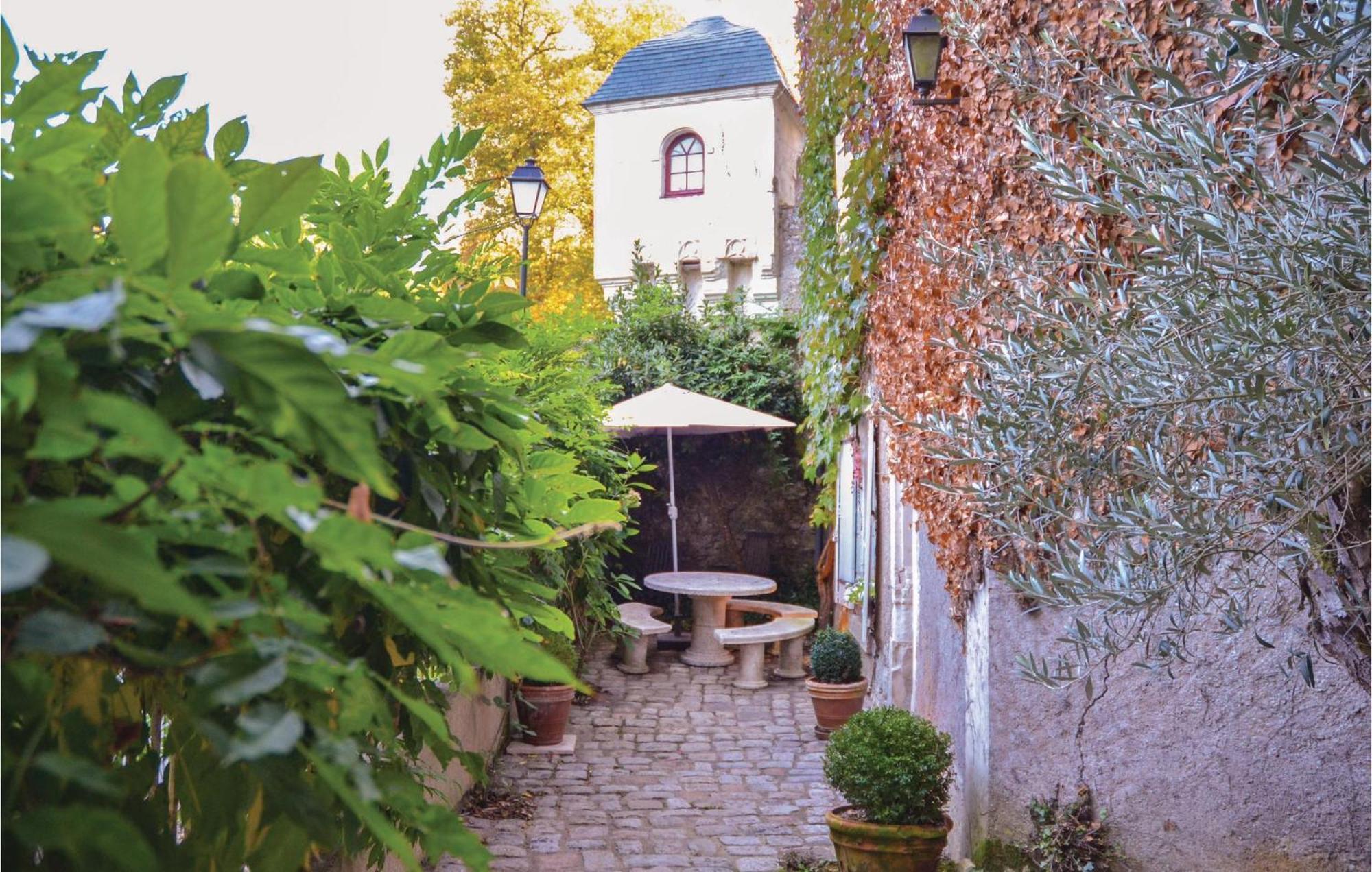Cozy Home In Gennes With Kitchen Dış mekan fotoğraf