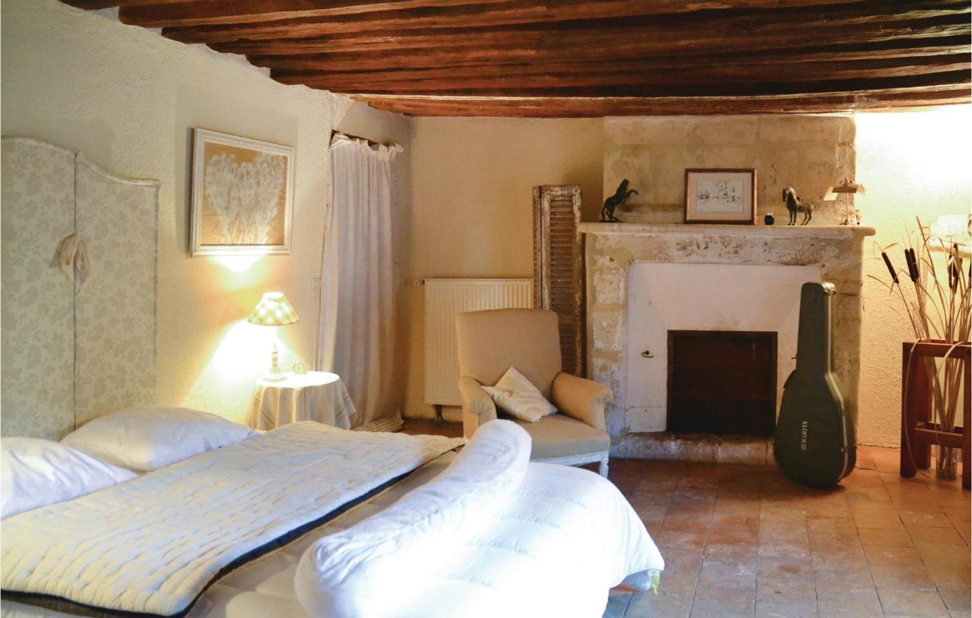 Cozy Home In Gennes With Kitchen Dış mekan fotoğraf