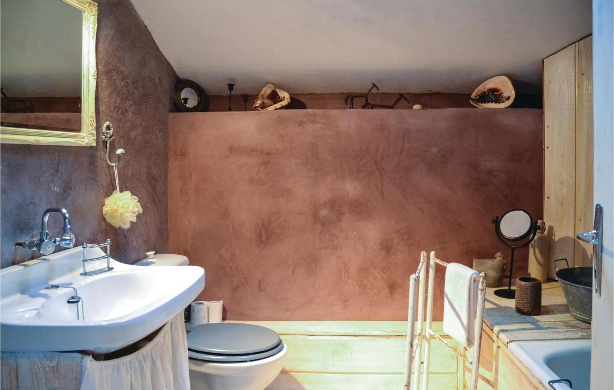 Cozy Home In Gennes With Kitchen Dış mekan fotoğraf